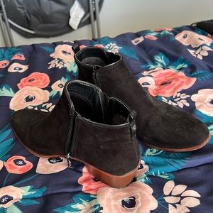 Size 8.5 Black Low-cut Ankle Boots